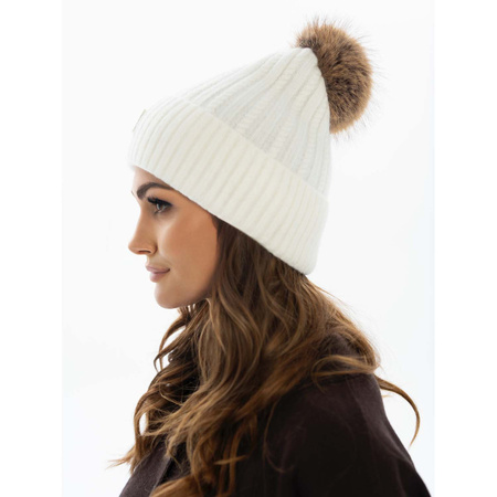 Damen Wintermütze mit Bommel in Naturtönen – Peterson