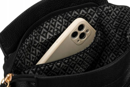 Damen Umhängetasche mit Anhänger und breitem Gurt – LuluCastagnette