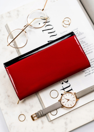 Geräumige Damen Geldbörse aus Leder mit RFID-Schutz in Schwarz-Rot – Peterson