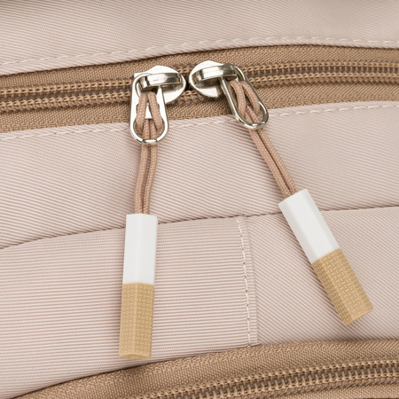 Praktischer Schulrucksack aus Polyester in Beige mit einer zusätzlichen Tasche und Platz für eine Trinkflasche - Peterson