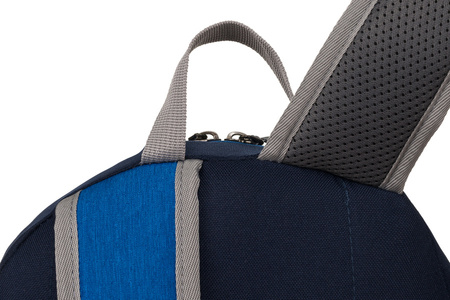 Blauer Trekkingrucksack mit bequemen Schulterriemen – Peterson