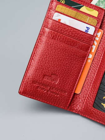 Kompakte Damen Geldbörse aus lackiertem Leder – Lorenti