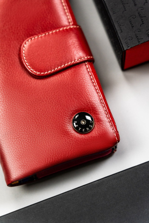 Rote Damen Geldbörse aus Leder mit modischem Akzent – Peterson