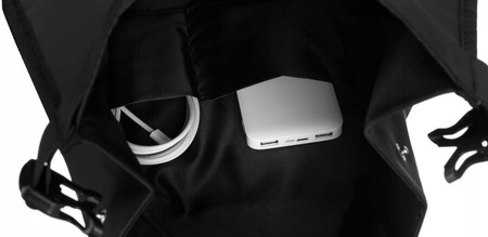 Wasserabweisender Rucksack in Schwarz mit Schnallenverschluss – Peterson