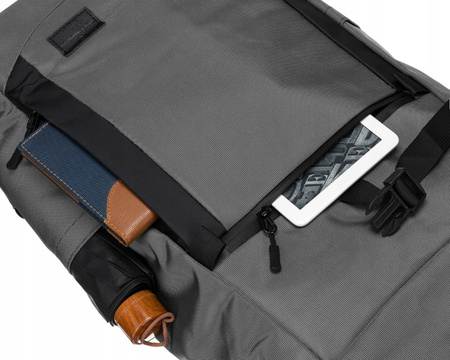 Grauer Sport-Rucksack mit Außentasche – Peterson