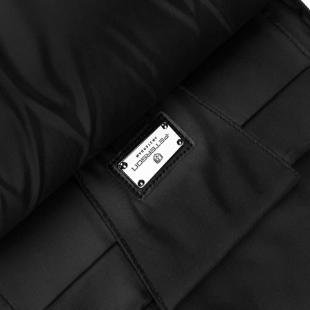 Schwarzer Reiserucksack mit verstellbaren Trägern – Peterson