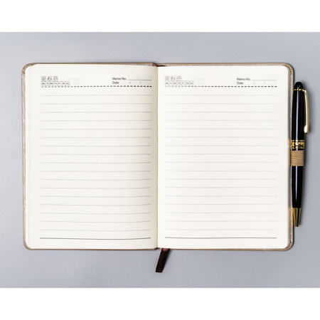 Beiger Notizblock im B6-Format, liniert, mit Gummibandverschluss – Peterson