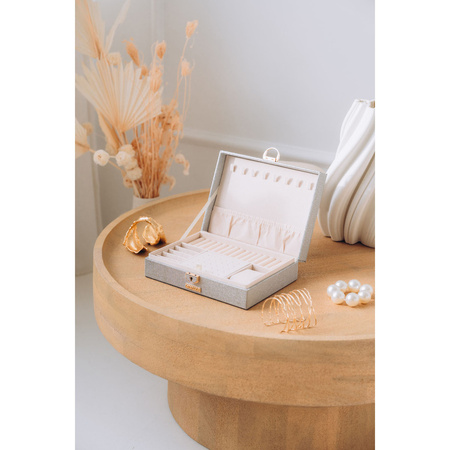 Silberne Schmuckschatulle mit speziellem Uhrenfach, abschließbar mit Schlüssel und Schnappverschluss – Peterson