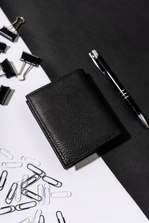 Kompakte, vertikale Herren Geldbörse aus Öko-Leder – 4U Cavaldi