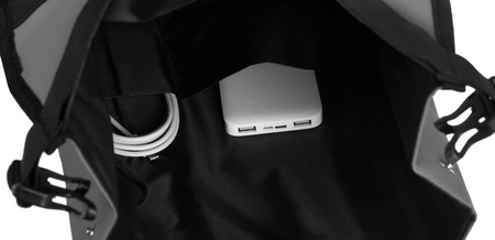 Grauer Sport-Rolltop-Rucksack mit verstärktem Boden und Tragegriff – Peterson