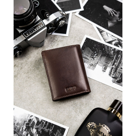 Vertikale Herren-Geldbörse aus Leder in Braun, Modell ohne äußeren Verschluss – Peterson