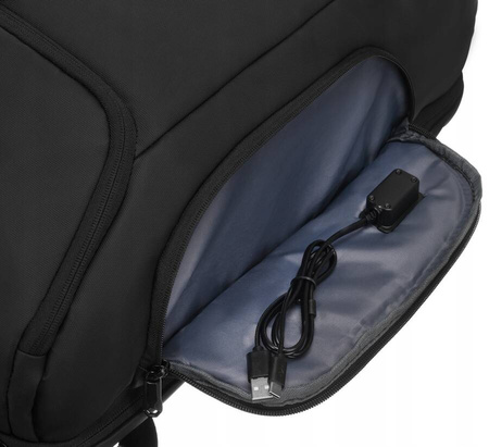 Geräumiger Laptop-Rucksack mit USB-Anschluss – Peterson