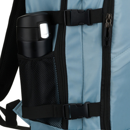 Reise-Rucksack in Blau, zweifach unterteilt und an verstellbaren Schultergurten aufgehängt – Peterson