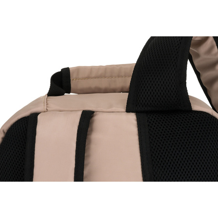 Beiger Reise-Rucksack aus Polyester, an verstellbaren Schultergurten hängend - Peterson