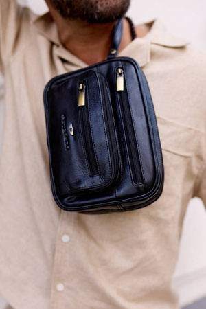 Zweifach unterteilte Herren Umhängetasche aus Leder – Peterson