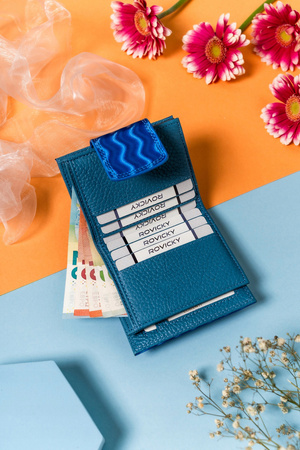 Damen Geldbörse aus Leder mit Druckknopf und Bügelverschluss und Wellenmuster – Lorenti