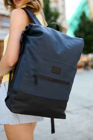 Dunkelblauer Sport-Rucksack mit atmungsaktivem Rückenmaterial – Peterson