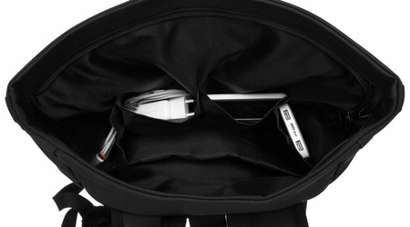 Großer City-Rucksack aus wasserabweisendem Material in Schwarz – Peterson