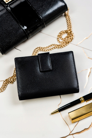 Geschenkset: Damen Geldbörse aus Leder mit Druckknopf und Schlüsselanhänger – Peterson