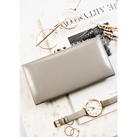 Mehrfarbige, horizontale Damen Geldbörse aus Echtleder mit Blumenmuster – Peterson