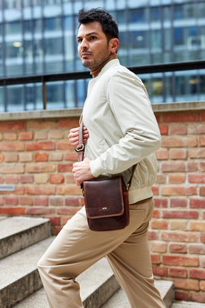 Kleine Herren Umhängetasche aus echtem Leder – Peterson