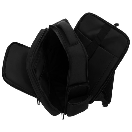 Reise-Rucksack aus Polyester in Schwarz, aufgehängt an verstellbaren Schultergurten – Peterson