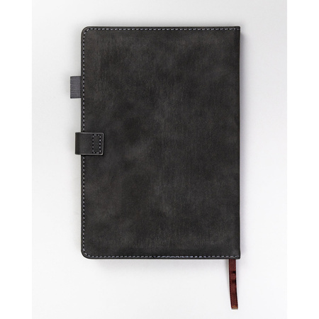 Geschenkset: Schwarzes Notizbuch A5 mit Linien und schwarzer Kugelschreiber – Peterson