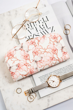 Große Damen Geldbörse aus Öko-Leder mit Blumenmuster – Peterson