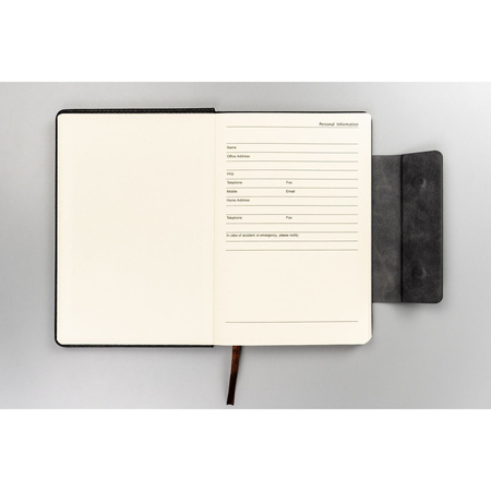 Schwarz-graues Notizbuch im A5-Format mit Magnetverschluss, liniert – Peterson