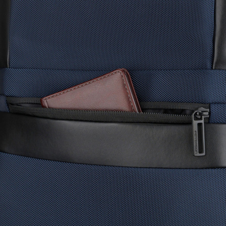 Granatblauer Reiserucksack mit Laptopfach bis zu 14 Zoll – Peterson