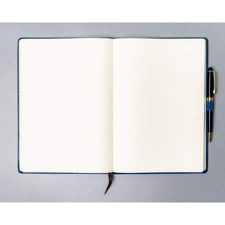 Blauer Notizblock im Hardcover im B5-Format mit gepunkteten Seiten – Peterson
