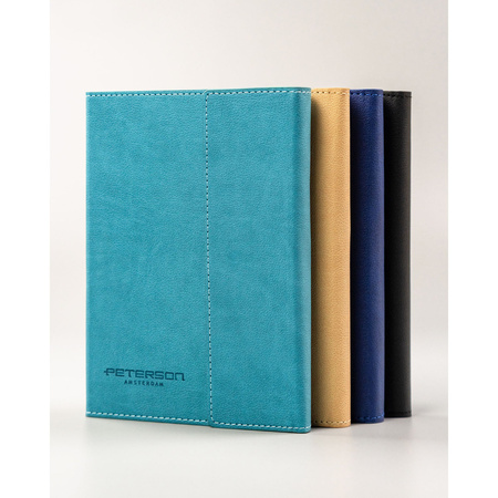 Geschenkset: Marineblauer Notizblock mit Linien, Magnetverschluss und eleganter schwarzer Kugelschreiber – Peterson