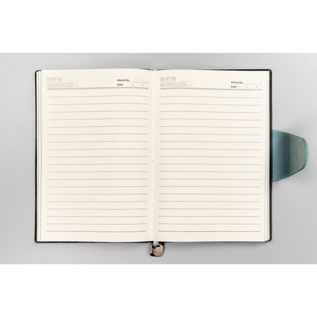 A5 Notizbuch in Hellblau mit Magnetverschluss und integriertem Lesezeichen – Peterson