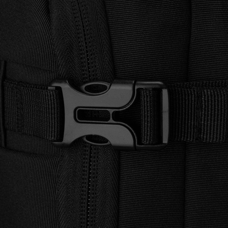 Reise-Rucksack aus Polyester in Schwarz, ideal für Handgepäck – Peterson