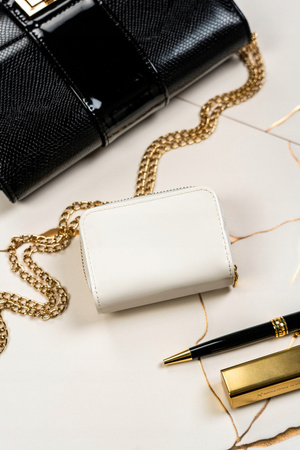 Elegante Damen Geldbörse aus lackiertem Öko-Leder – Peterson