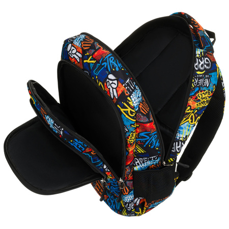 Peterson Jugendlicher Rucksack für die Schule aus Polyester mit einem Graffiti-Muster