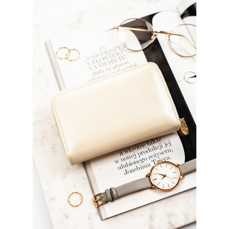 Mittelgroße Damen-Geldbörse aus Öko-Leder in Beige, Modell mit Platz für Fahrzeugschein - Rovicky