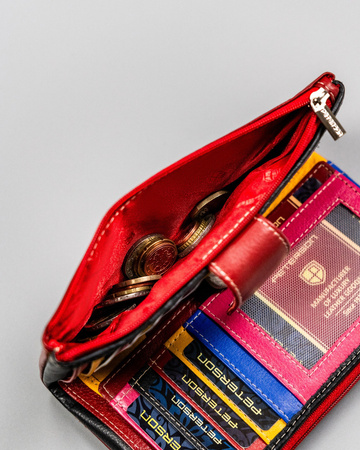 Rote Damen Geldbörse aus Leder mit modischem Akzent – Peterson