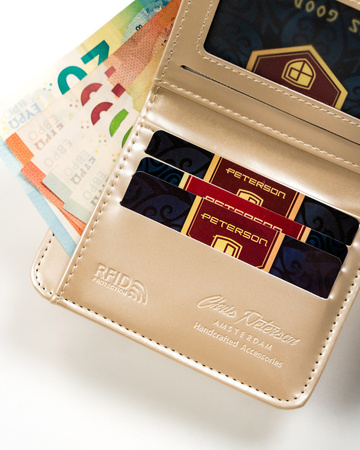 Kleine Damen Geldbörse aus Öko-Leder mit Druckknopf und Reißverschluss – Peterson