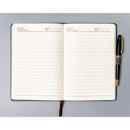 Grünes Notizbuch im Hardcover-Format A5, liniert, mit Stiftschlaufe – Peterson