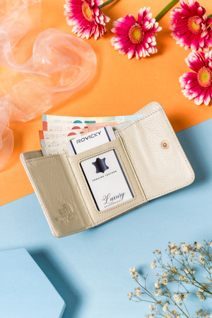 Kleine Damen Portemonnaie mit Druckknopf und Bügelverschluss – Lorenti