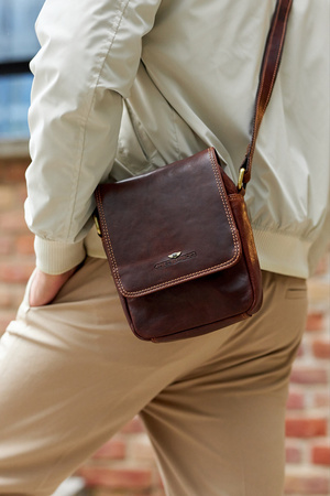 Kleine Herren Umhängetasche aus echtem Leder – Peterson