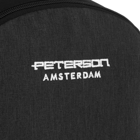 Schwarzer, touristischer Rucksack mit verstellbaren Trägern - Peterson