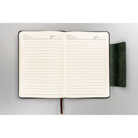 Schwarz-grünes Notizbuch im A5-Format mit Magnetverschluss, liniert – Peterson