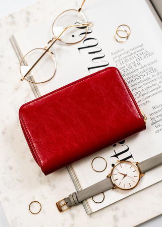 Kompakte Damen Geldbörse aus Echtleder in Blutrot – Peterson