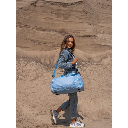 Wochenendtasche in Hellblau mit Koffergurt – Peterson