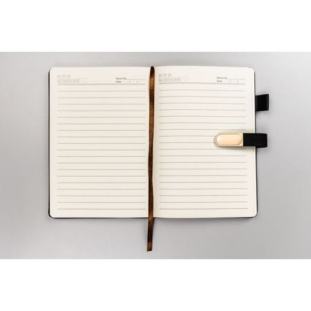 Geschenkset: Schwarzes, elegantes A5-Linien-Notizbuch mit schwarzem Kugelschreiber – Peterson