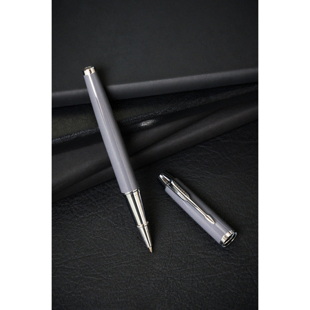 Metallkugelschreiber in grau-silberner Farbe mit schwarzer Mine - Peterson