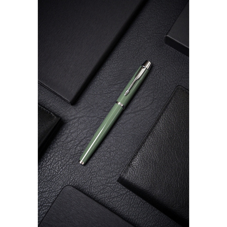 Grün-silberner Metallkugelschreiber mit schwarzer Mine - Peterson