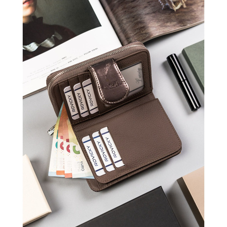 Kleine, vertikale Damen Geldbörse aus lackiertem Leder mit Blättermotiv – Pierre Cardin